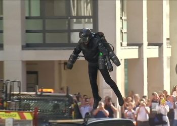 Ingin Terbang Seperti Iron Man? Datang Saja Ke London