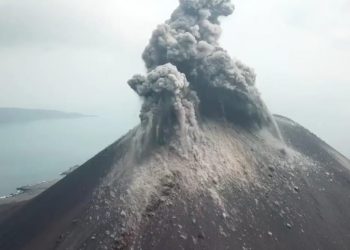 Gunung Agung Krakatau Meletus 576 Kali